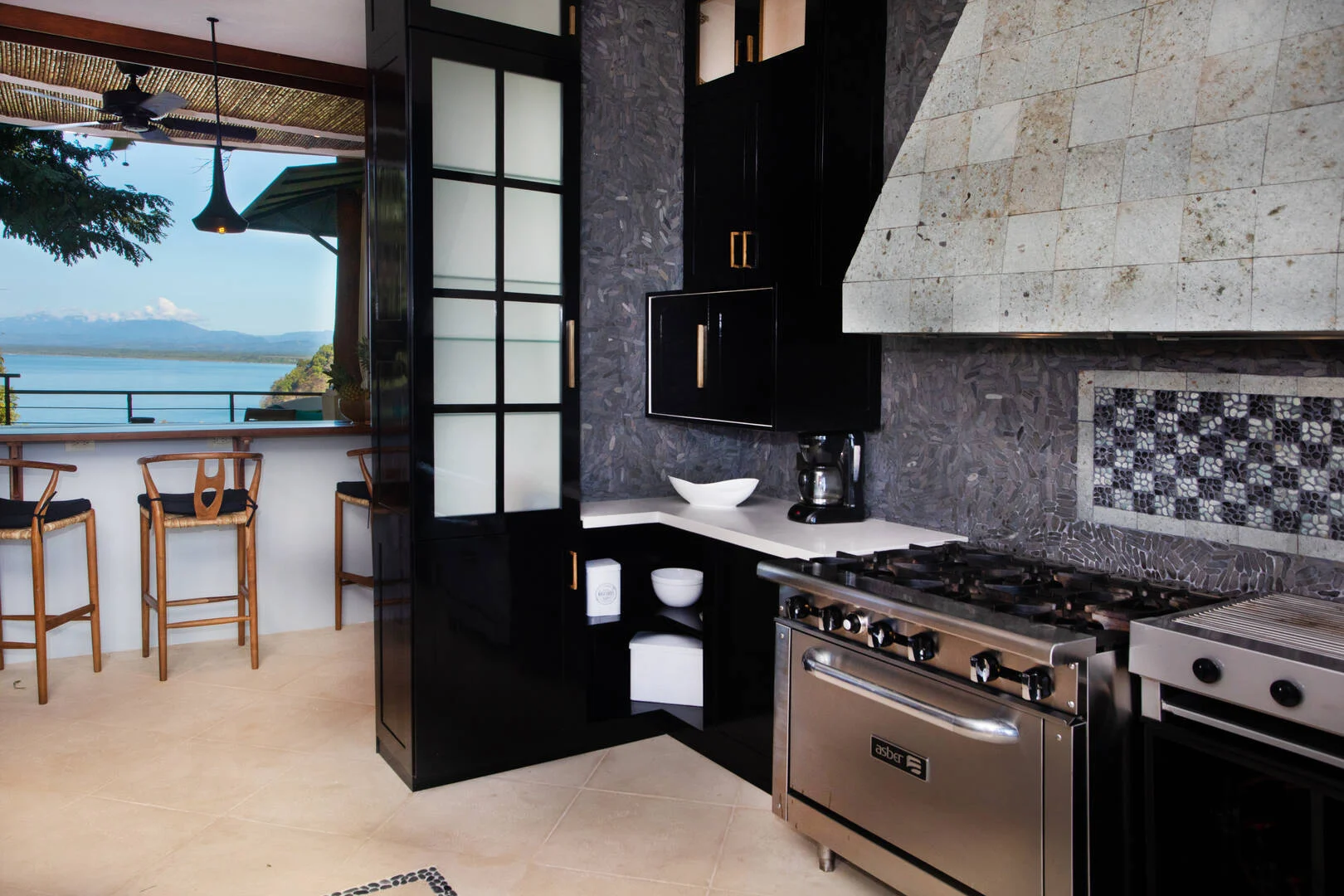 family-friendly-kitchen-with-ocean-view-bar-manuel-antonio