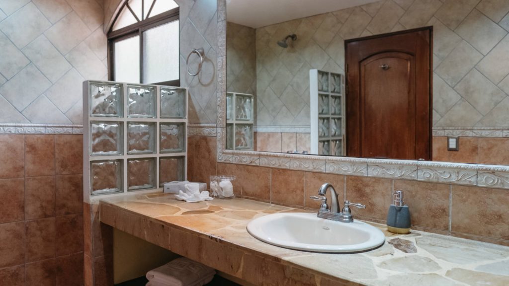 This full bathroom serves the two queen bedrooms upstairs and is decorated with native stone and tile. 
