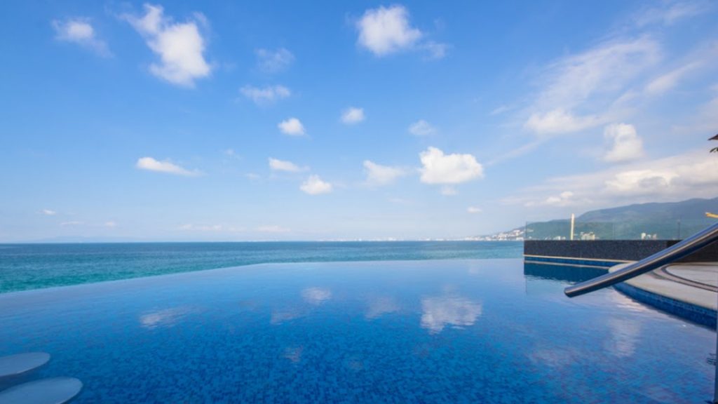 You also have great coastal views from the infinity pool. 