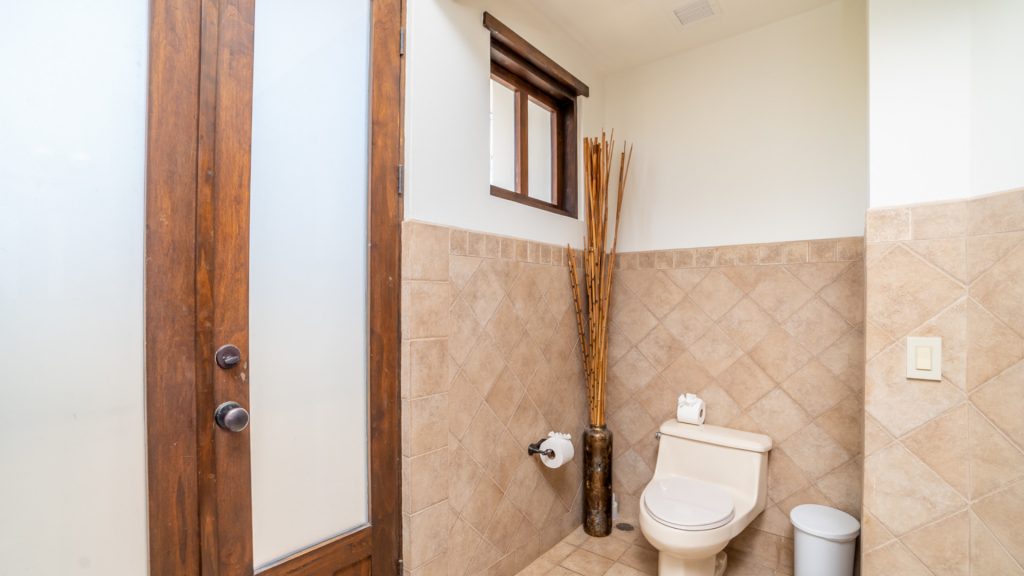 A comfortable bathroom that is very cleanly.
