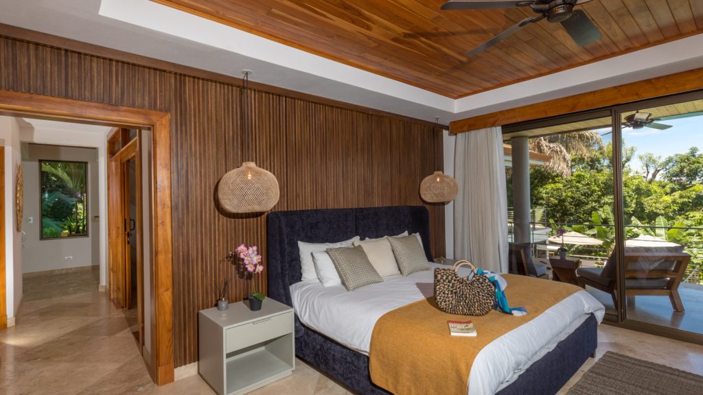 The wood panelling in this bedroom adds a warm and inviting flavor.