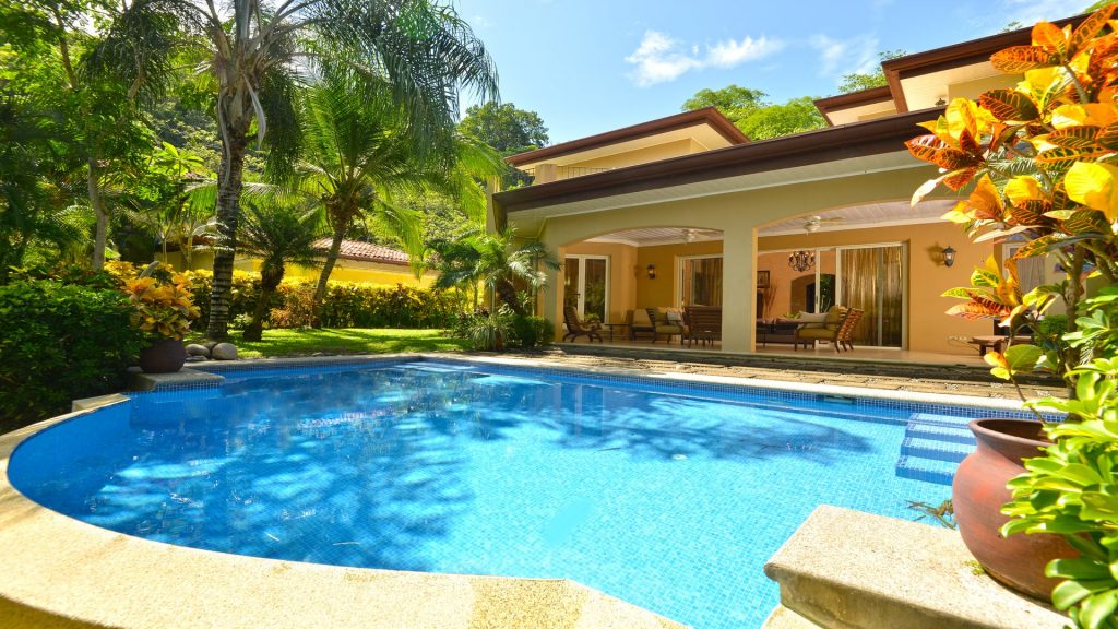 huge-pool-on-beautiful-property