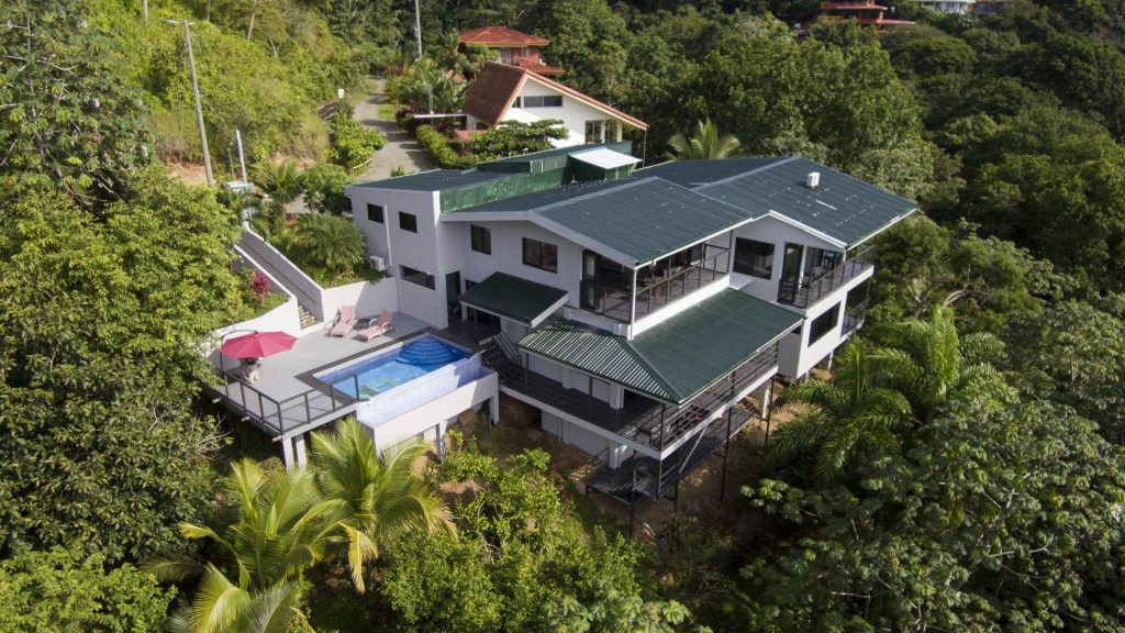 stunning-villa-emerges-from-rainforest