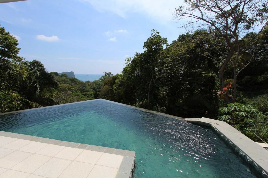 Infinity pool with view of the Pacific