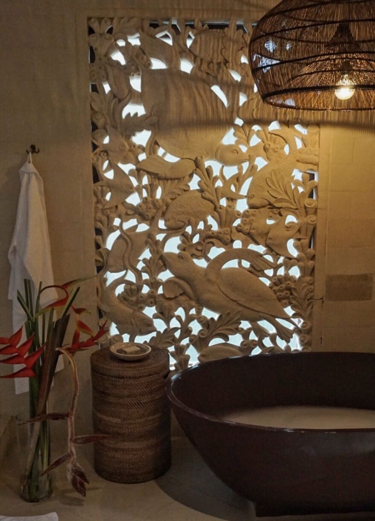 Some unique wall art to enjoy in this luxury bathroom. 