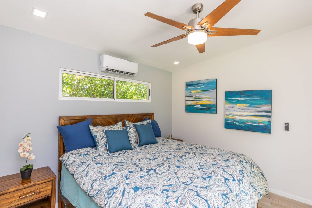 425_the-beach-house-bedroom-with-aircondition.jpg