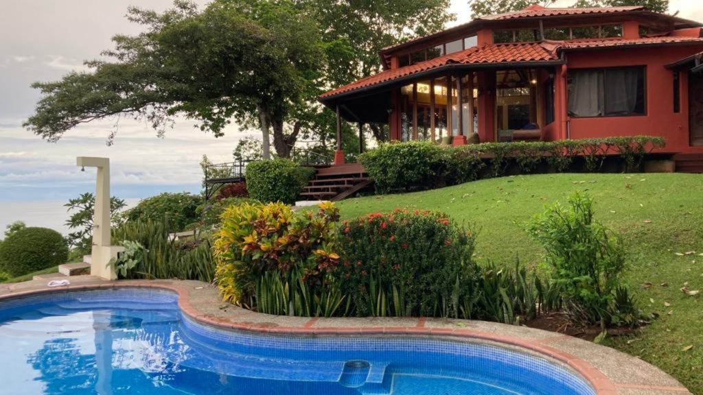This beautifully designed private villa makes full use of its carefully landscaped position overlooking the Pacific.
