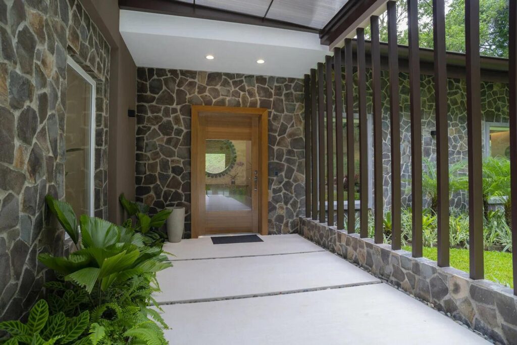 From the moment you arrive, the sleek, modern entryway showcases top-tier craftsmanship.
