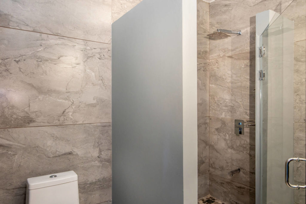 Luxurious shower fittings and exquisite porcelain tiles grace every corner of the bathrooms.
