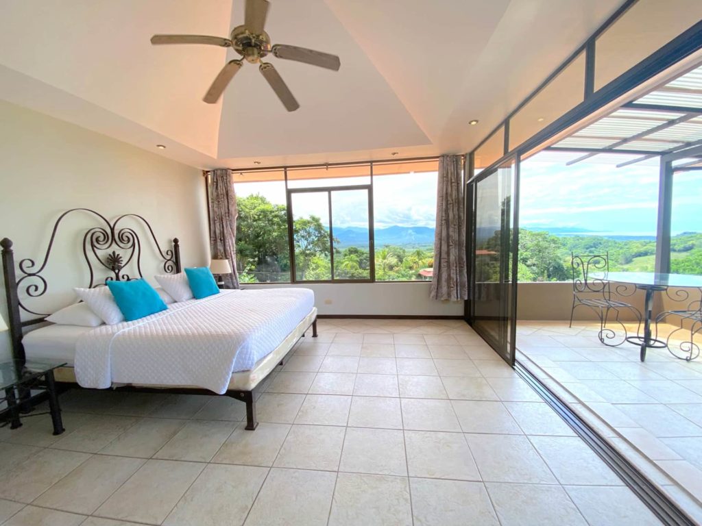 Indulge in stunning mountain and rainforest vistas from the luxuriously comfortable king-size bed in this accommodation.