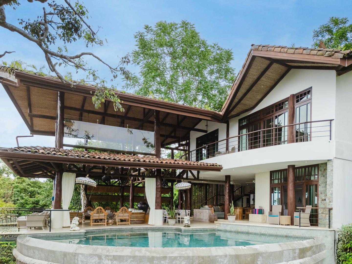 Pool-view-entry-level-manuel-antonio-tree-house