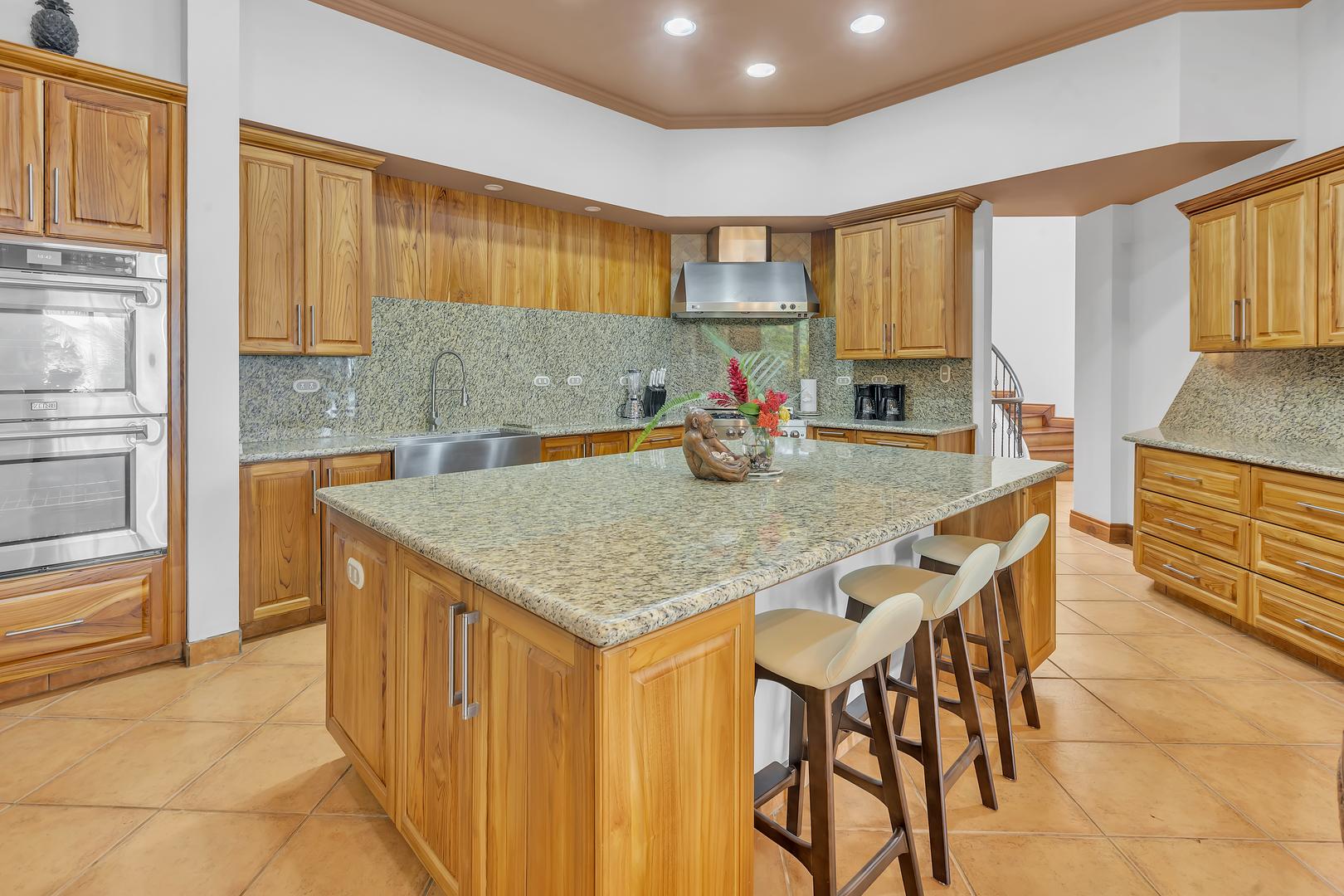spacious-kitchen-with-large-island-costa-rica