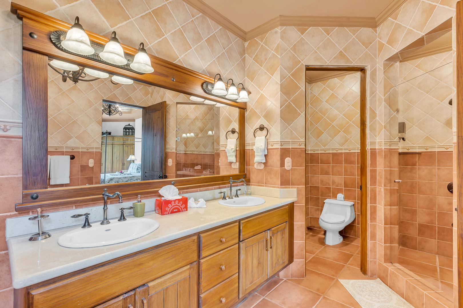 bathroom-with-double-sinks-and-spacious-shower-costa-rica