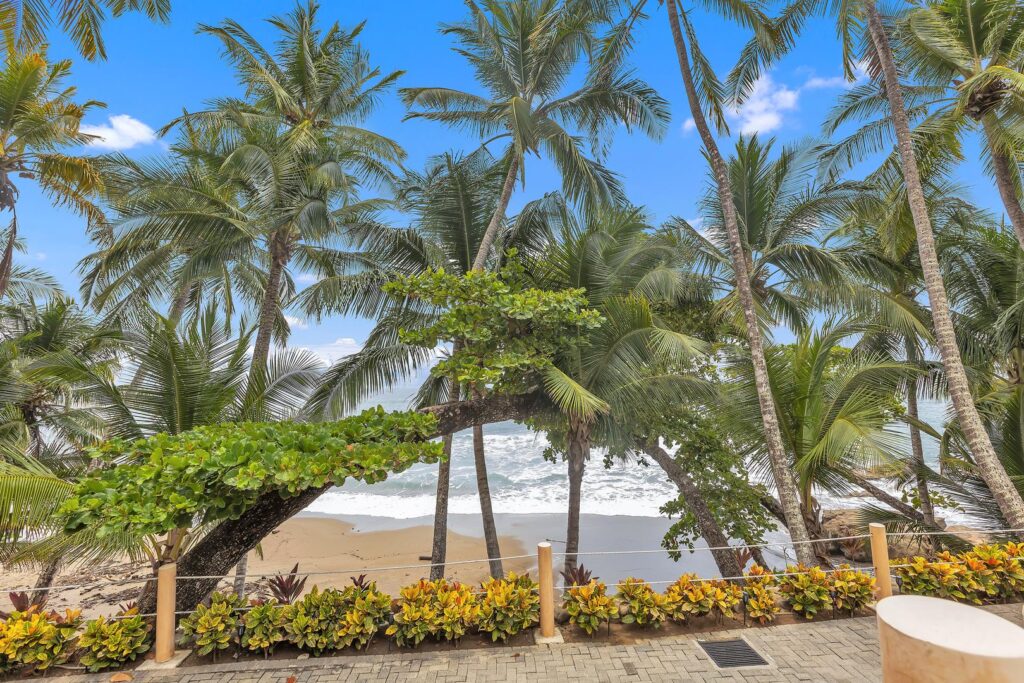 costa-rica-peaceful-pacific-views-tropical-setting