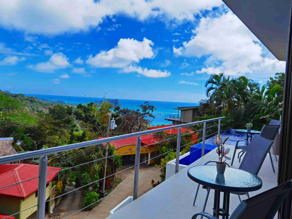 Start each day of your vacation with breakfast and fresh Costa Rican coffee on this breathtaking balcony.