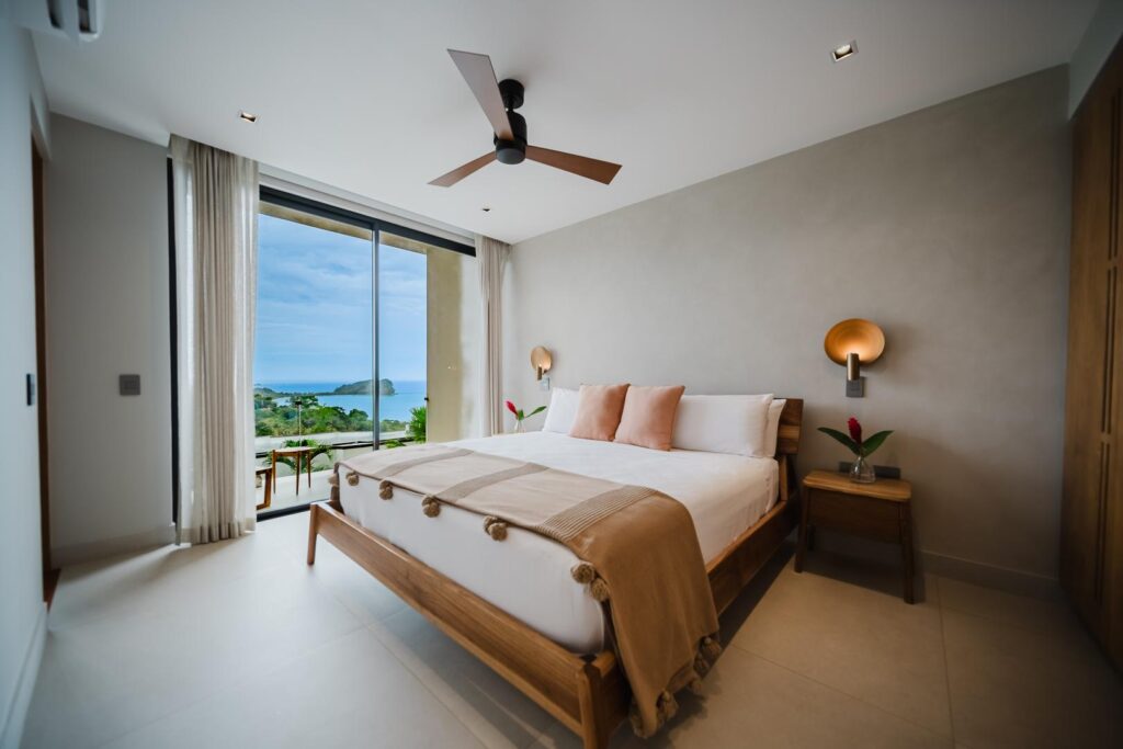 Soft light and open views create a space where rest comes naturally.