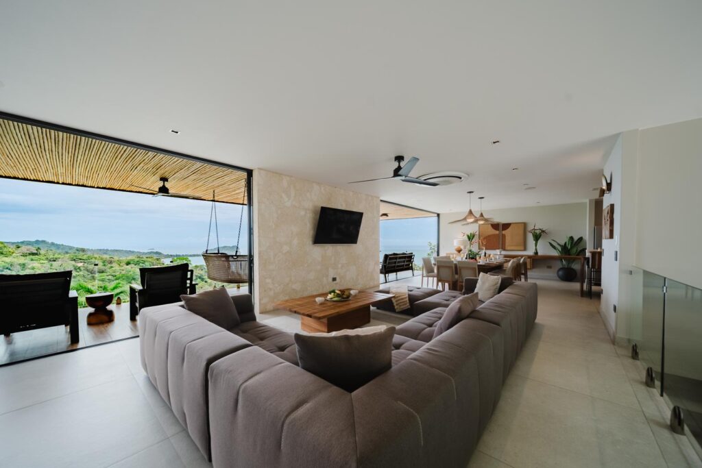 Open spaces unfold toward the view, where living, dining, and terrace connect without interruption.