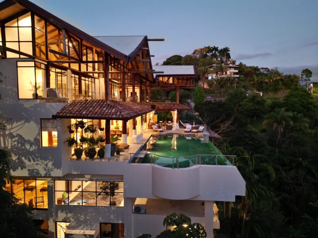 Welcome to a 10-bedroom top-level luxury vacation villa boasting an expansive pool and unparalleled ocean vistas in Manuel Antonio, Costa Rica.