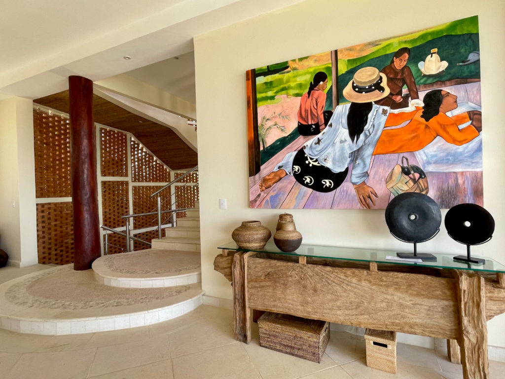 Within this remarkable vacation home, you'll encounter distinct spaces adorned with exclusive design and artistic elements.