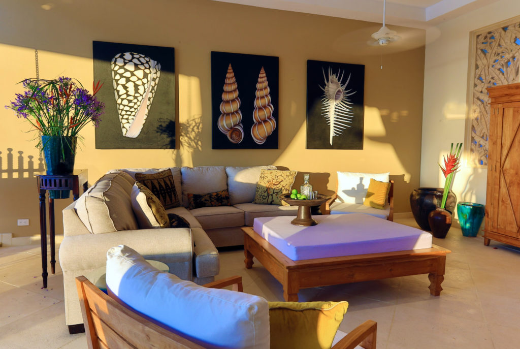 This beautiful living space, like an exotic chameleon, adopts various hues according to the mood of the day.

