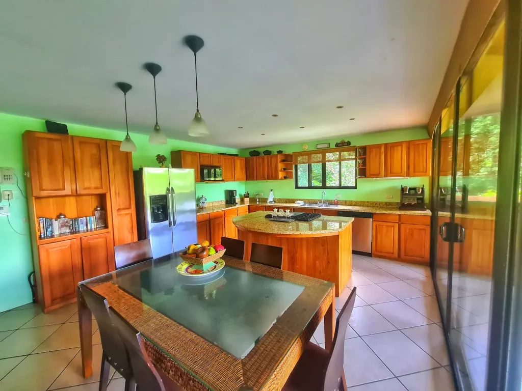 This Manuel Antonio home features a full gourmet kitchen equipped with everything you or your private chef will need to prepare sumptuous feasts.