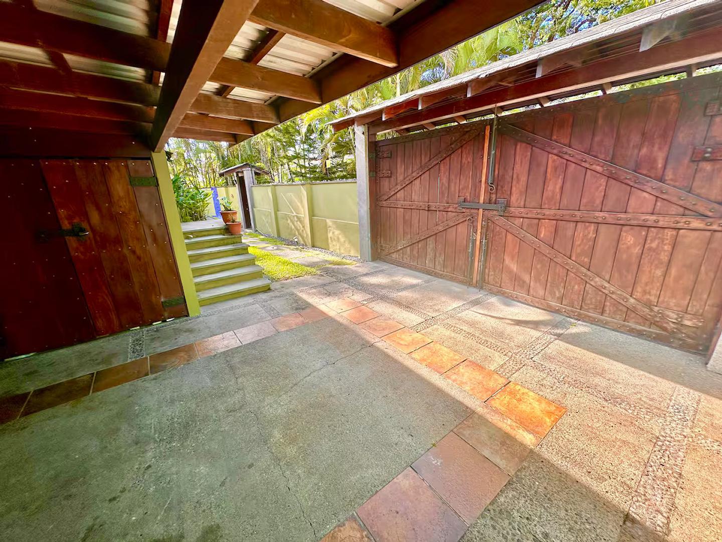 beachside luxury retreat