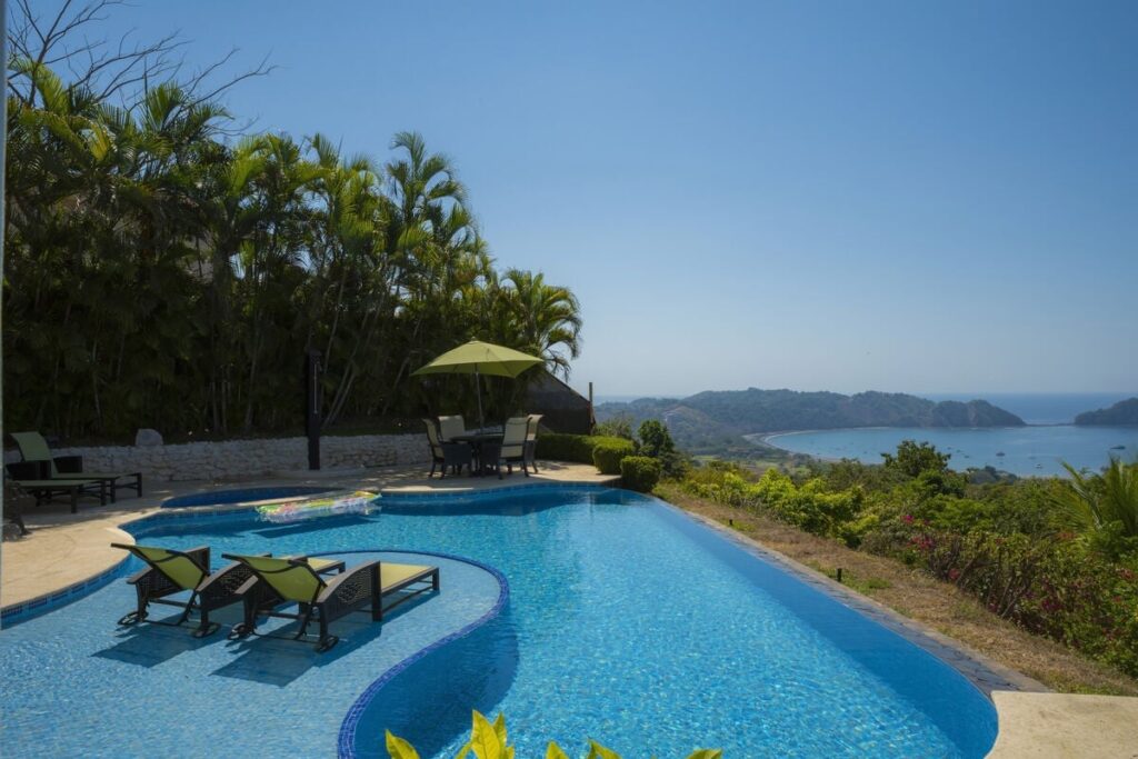 Your private pool offers uninterrupted, panoramic views across Herradura Bay.