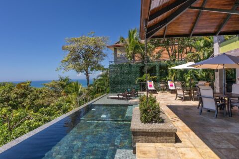 manuel-antonio-premier-location-75-foot-infinity-pool