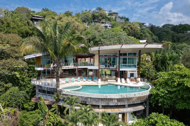 luxury villas near Manuel Antonio National Park