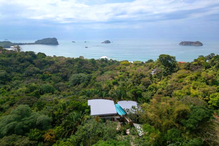 luxury villas near Manuel Antonio National Park